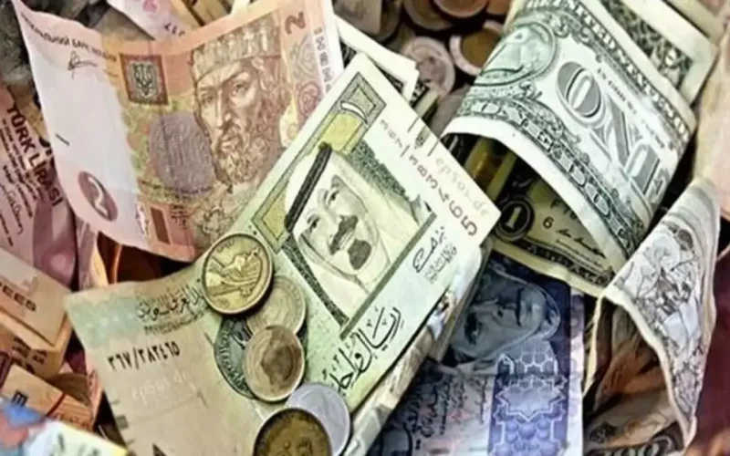 تحرك مفاجئ.. أسعار صرف الريال والدولار أمام الجنيه المصري في تعاملات اليوم